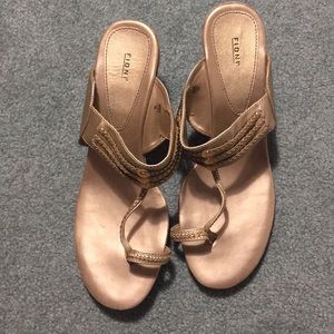 Fiona gold wedge slides size 11